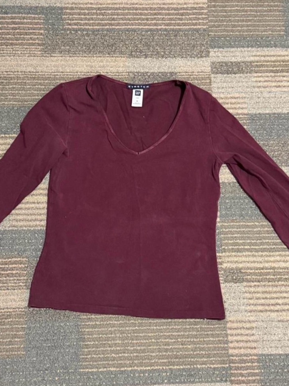 GAP Women's Long Sleeve V-Neck Top - Wine